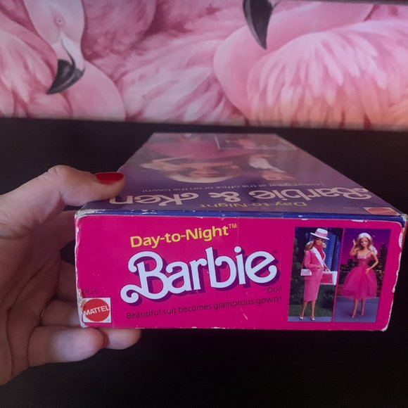 ICONIC DAY TO NIGHT BARBIE! New in box but box is damaged - see pics. - Picture 6 of 8